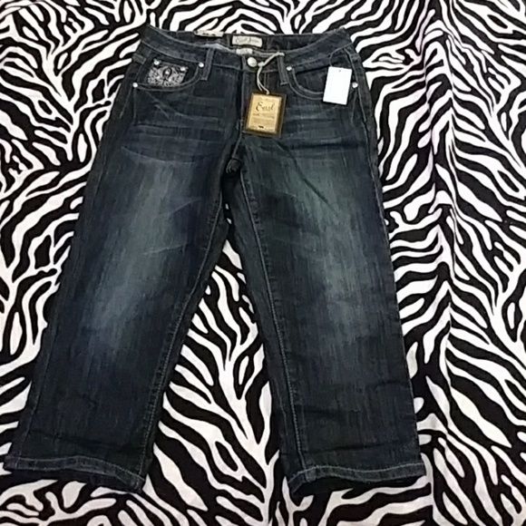 Earl Capris Jeans - Picture 3 of 4